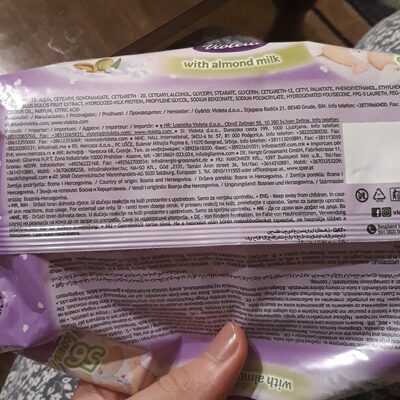 Sensitive care baby wipes with almond milk