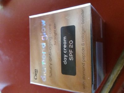 Diamond glow date cream