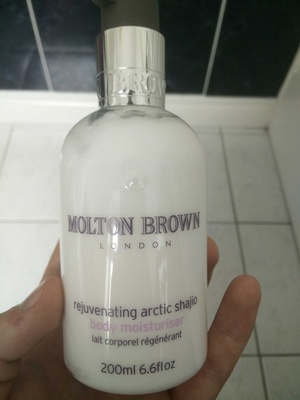Rejuvenating Arctic shajio body moisturiser