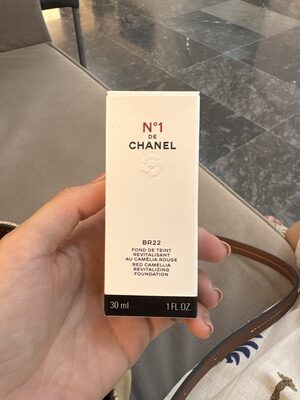 Fond de teint revitalisant au camelia rouge N 1