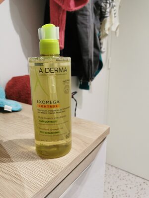A DERMA EXOMEGA CONTROL