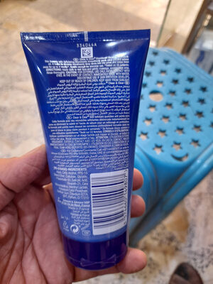 Blackhead clearing daily scrub