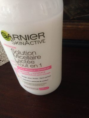 Solution micellaire lactée tout en 1