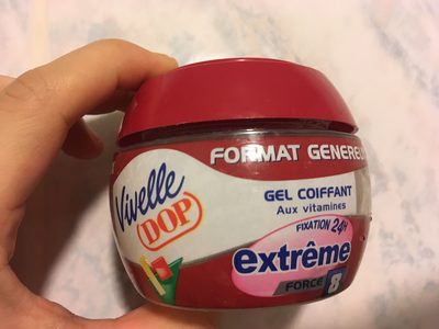 Gel coiffant aux vitamines 