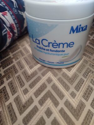 La crème à l'acide hialuronique pur
