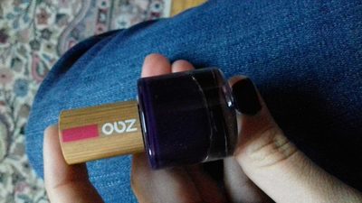 Vernis à ongles couleur prune