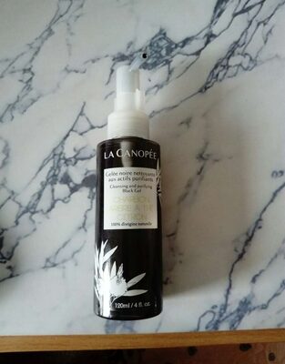 Gelée noire nettoyante aux actifs purifiants