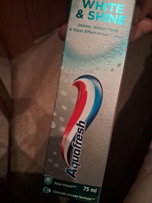 Aquafresh White & Shine Tandpasta voor wittere tanden 75 ml