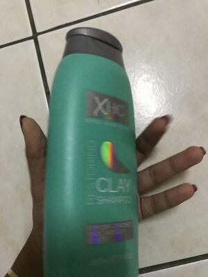 Restoring clay shampoo