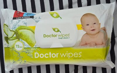 Doctor wipes aloe vera
