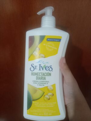 St. Ives. Humectacion diaria. Crema corporal con vitamina E y palta.a