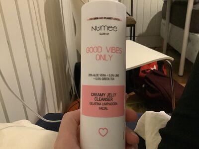 Creamy jelly cleanser