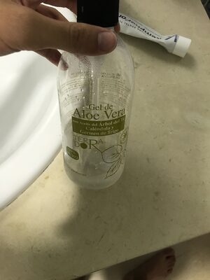Gel de Aloe Vera con Aceite del Árbol del Té Caléndula y Germen de Trigo