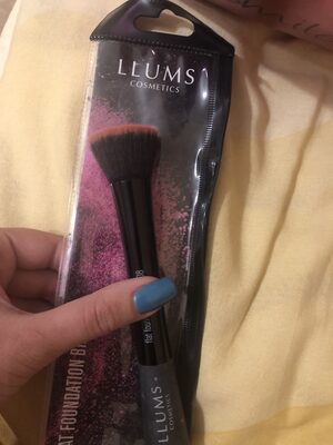 Flat foundation brush