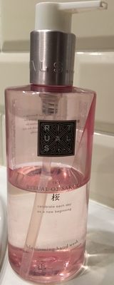 Blossoming hand wash