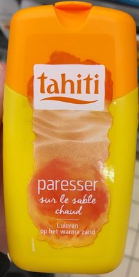 Paresser sur le sable chaud