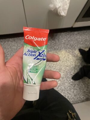 Colgate Triple Action Xtra Fresh Tandpasta
