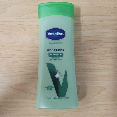 Vaseline Intensive Care Body Lotion Aloe Smooth 225mL
