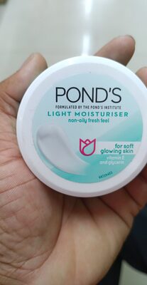 Pond's Light Moisturiser for soft glowing skin