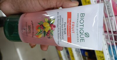 BIOTIQUE Advanced Ayurveda Fruit Brightening Face wash